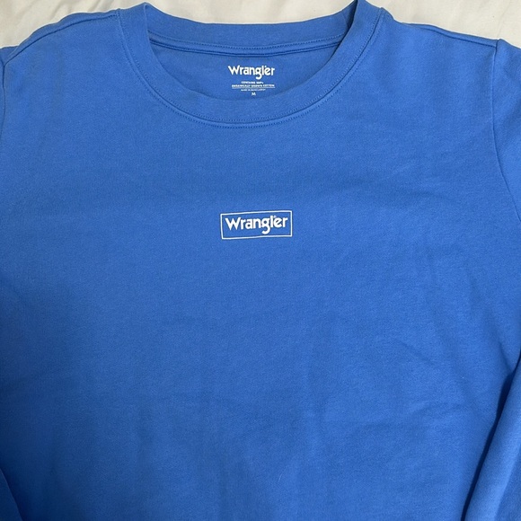 3/$125 Wrangler blue crewneck sweater medium - Picture 2 of 3